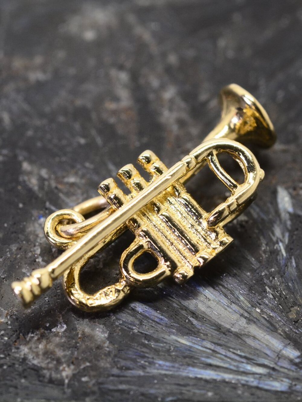 10K Trumpet Pendant